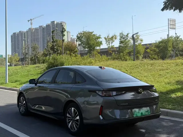Changan Qiyuan A05 — Фото автомобиля 8