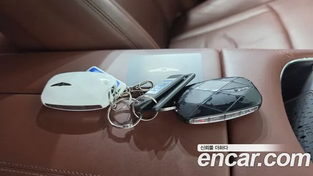 Genesis G90 Бензин 3.5 турбо AWD — Фото автомобиля 11