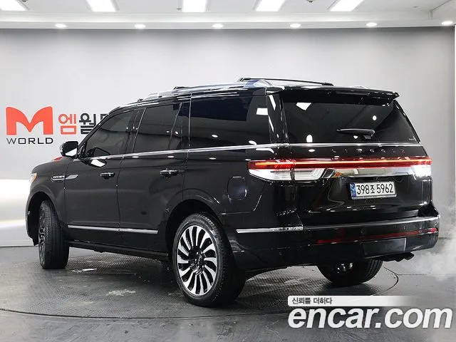 Lincoln Navigator — Фото автомобиля 3