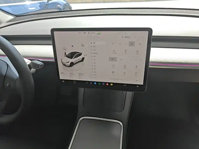 Tesla Model Y — Фото автомобиля 12