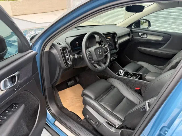 Volvo XC40 — Фото автомобиля 12