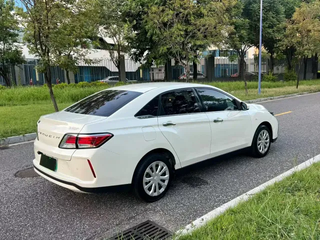 Venucia D60 EV — Фото автомобиля 3