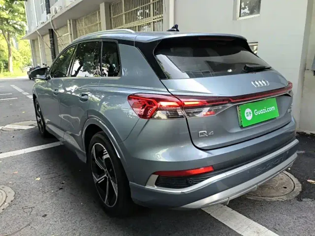 Audi Q4 e-tron — Фото автомобиля 4