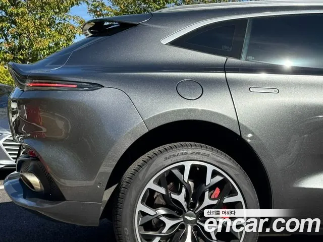 Aston Martin DBX — Фото автомобиля 4