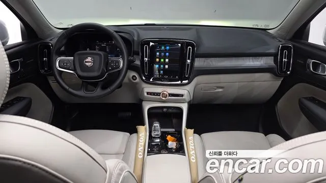 Вольво XC40 B4 Ultra Bright — Фото автомобиля 7