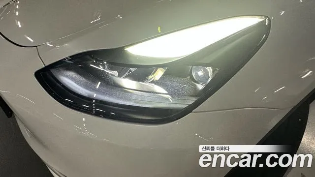Tesla Model Y — Фото автомобиля 13