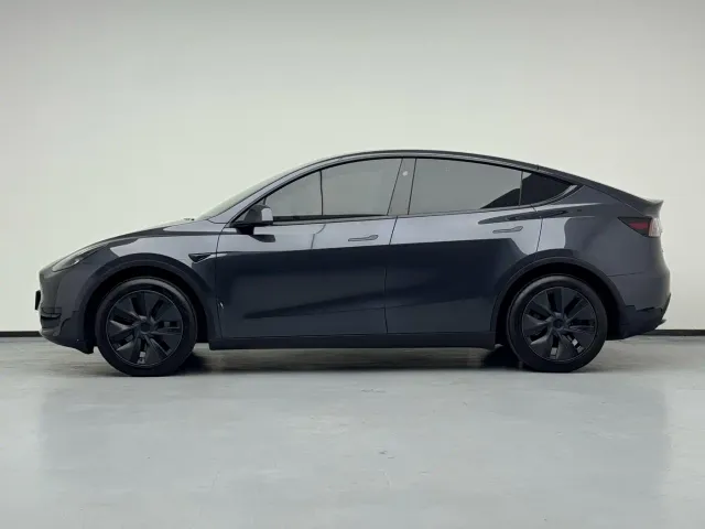 Tesla Model Y — Фото автомобиля 13