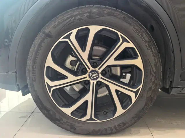 BYD Tang — Фото автомобиля 13