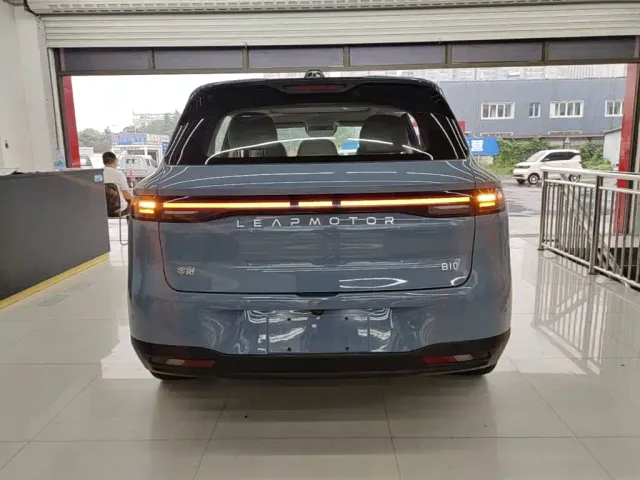 Leapmotor B10 — Фото автомобиля 5