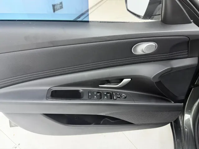 Hyundai Elantra — Фото автомобиля 11