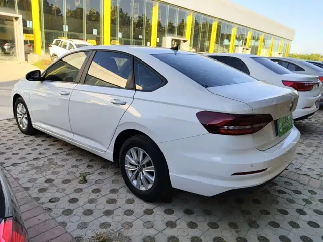 Volkswagen Lavida — Фото автомобиля 4