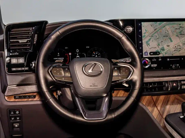 Lexus LM — Фото автомобиля 24
