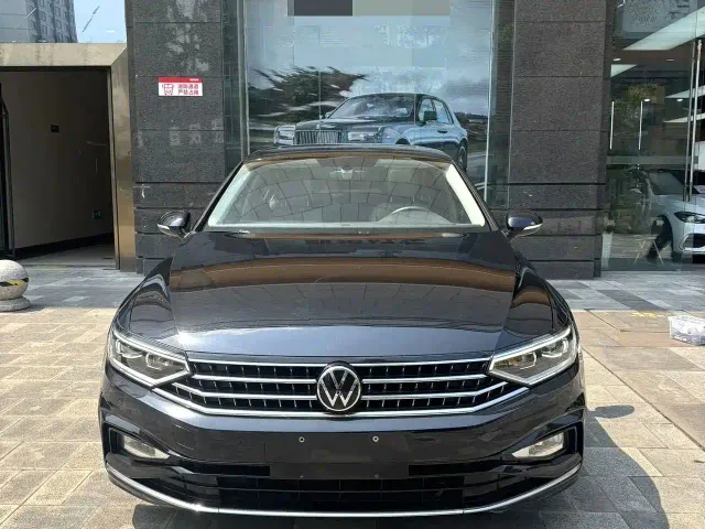 Volkswagen Magotan 2023 2 Million Units Anniversary Edition 330TSI DSG Leading Type — Фото автомобиля 2