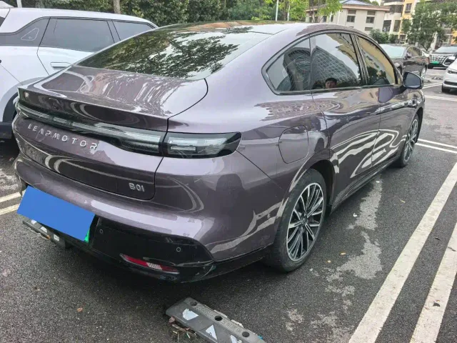 Leapmotor B01 — Фото автомобиля 4