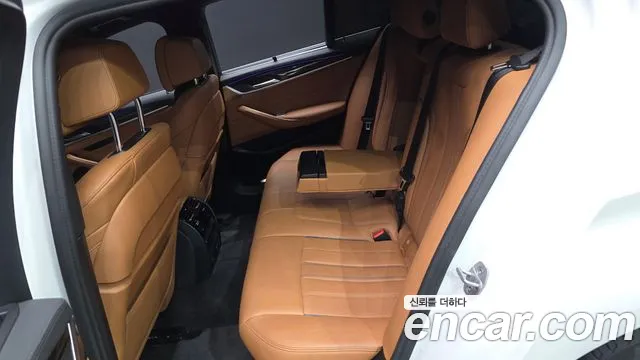 BMW 5-Series — Фото автомобиля 11