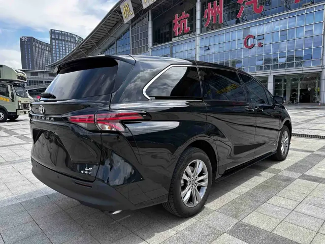 Toyota Sienna — Фото автомобиля 5