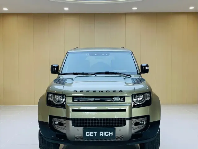 Land Rover Defender — Фото автомобиля 2