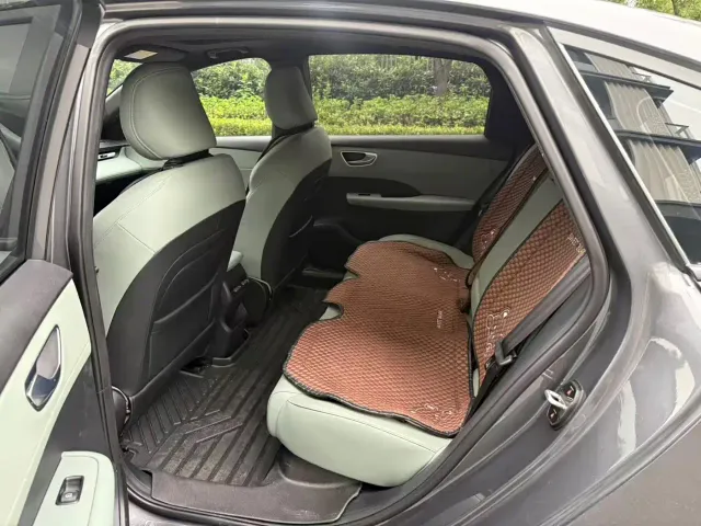 Roewe D6 — Фото автомобиля 9