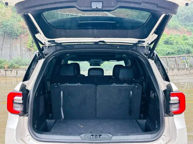 Ford Explorer — Фото автомобиля 18