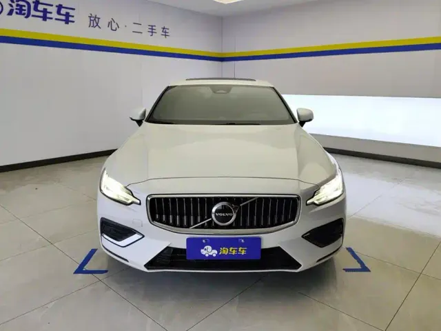 Volvo S60 — Фото автомобиля 2