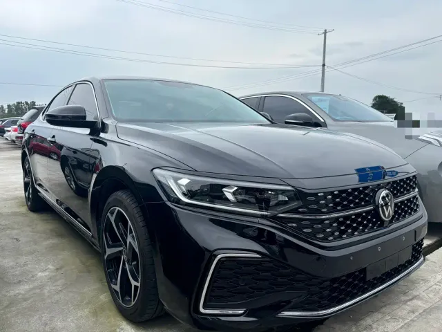 Volkswagen Passat — Фото автомобиля 3