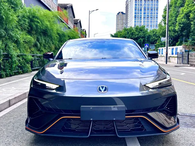 Changan Changan UNI-V 2025 2.0T Sport Version — Фото автомобиля 2