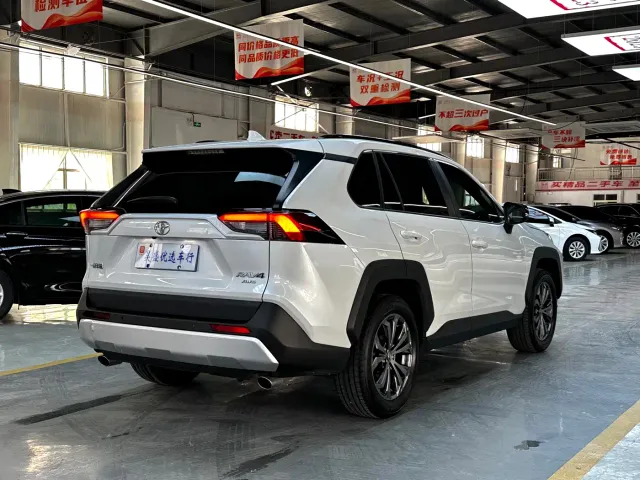 Toyota RAV4 — Фото автомобиля 5