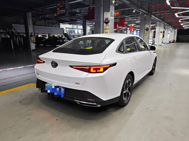 Changan Eado — Фото автомобиля 8