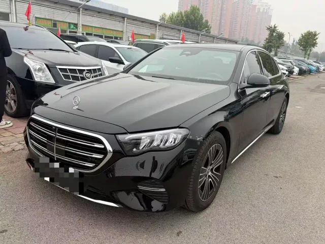 Фотография автомобиля — Mercedes-Benz E-Class