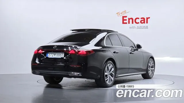 Mercedes-Benz E-Class — Фото автомобиля 2