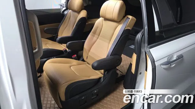 Kia Carnival Generation 4 — Фото автомобиля 17