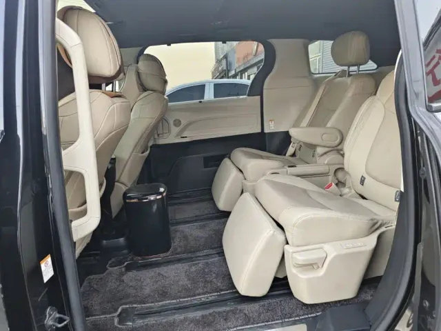 Toyota Sienna — Фото автомобиля 14