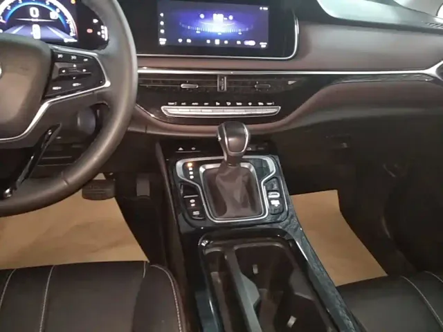 GAC Trumpchi M6 — Фото автомобиля 13