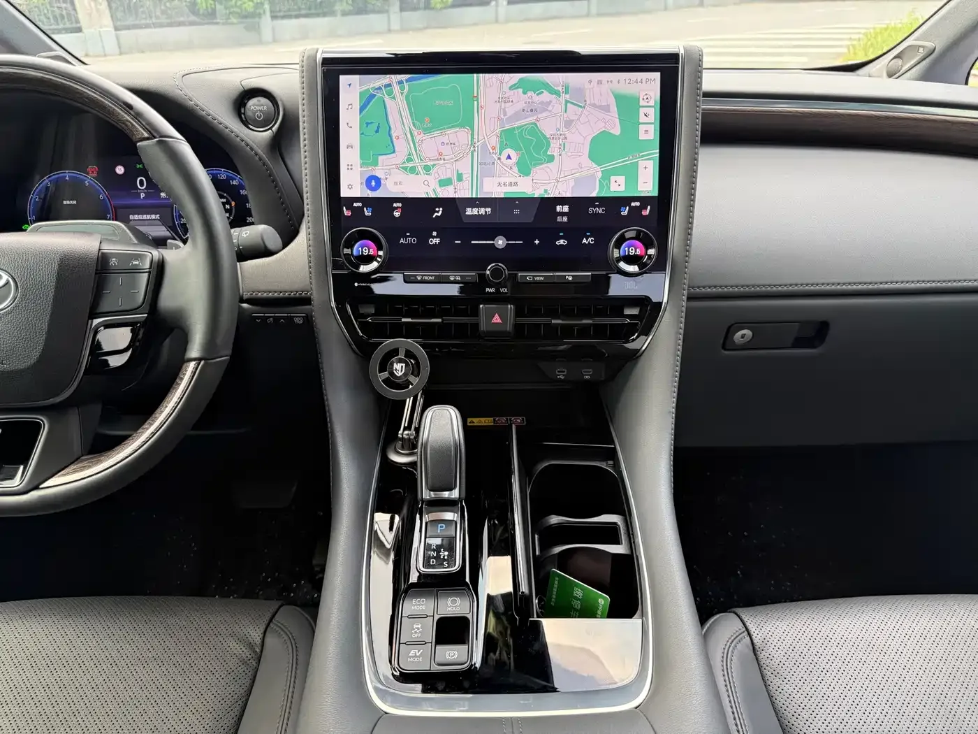 Toyota Alphard 2024 Hybrid 2.5L Prestige Edition — Фото автомобиля 12