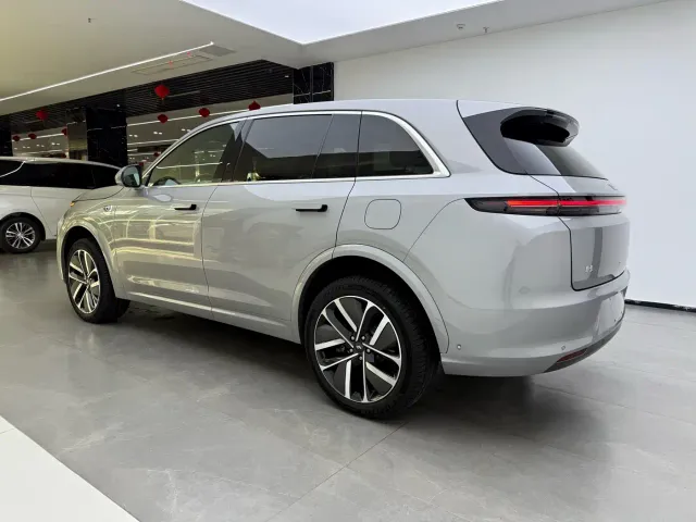Li Auto L7 — Фото автомобиля 9