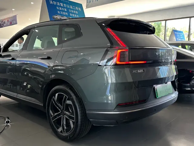Volvo XC70 Plug-in Hybrid — Фото автомобиля 15