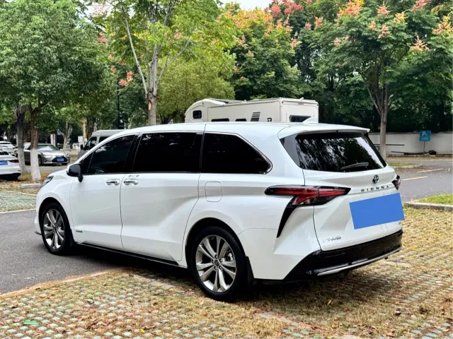 Toyota Sienna — Фото автомобиля 5