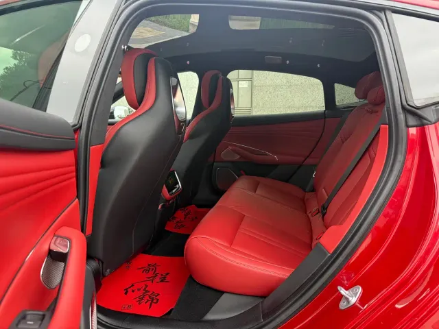 Xiaomi SU7 — Фото автомобиля 5