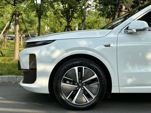 Li Auto L6 — Фото автомобиля 3