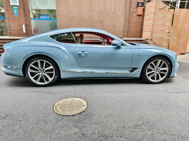 Bentley Continental — Фото автомобиля 11
