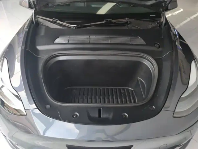 Tesla Model Y — Фото автомобиля 10