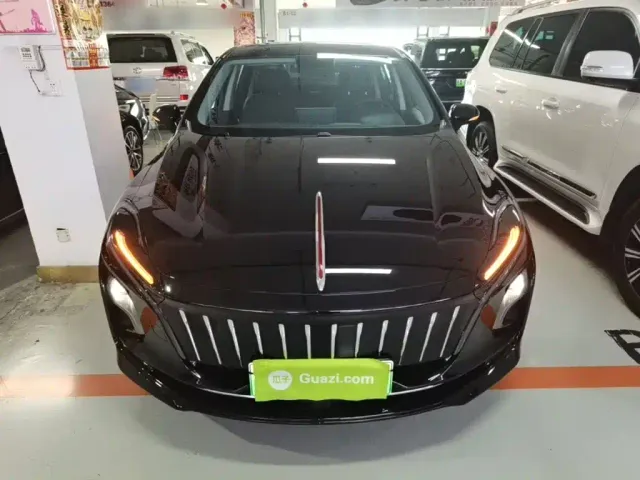 Hongqi E-QM5 — Фото автомобиля 2