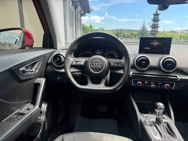 Audi Q2L — Фото автомобиля 16