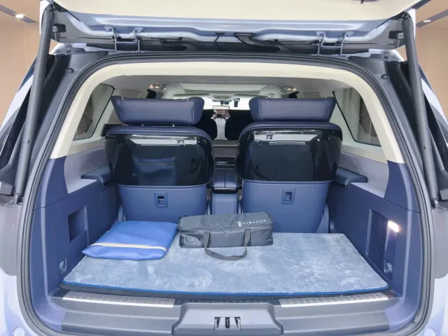 Lincoln Navigator One — Фото автомобиля 10
