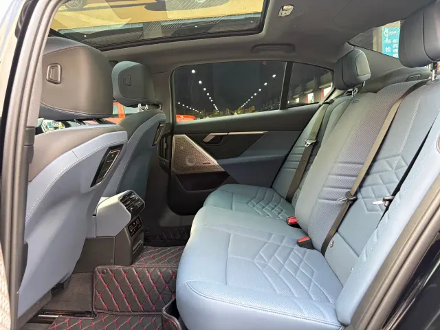 BMW 5 Series — Фото автомобиля 13