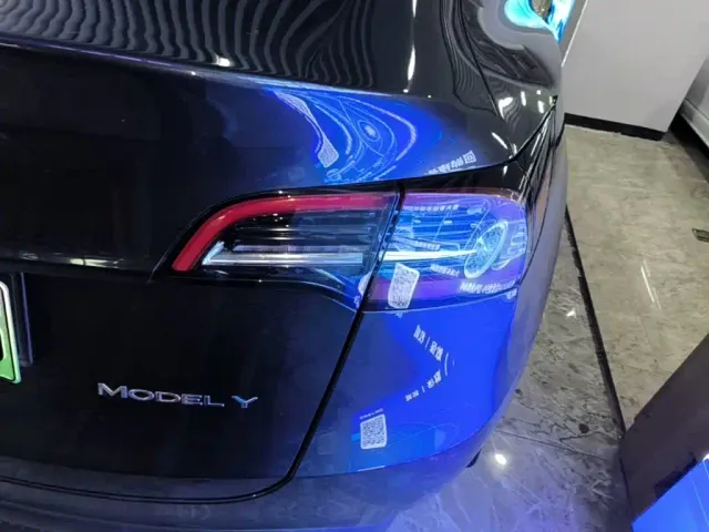 Tesla Model Y — Фото автомобиля 7