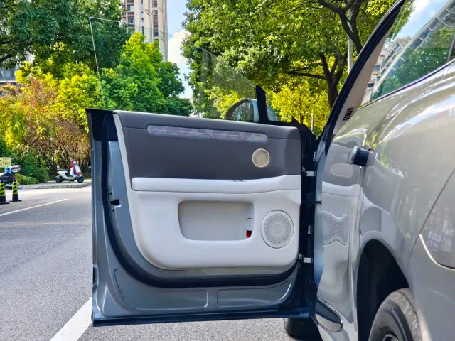 IM Motors LS6 — Фото автомобиля 9