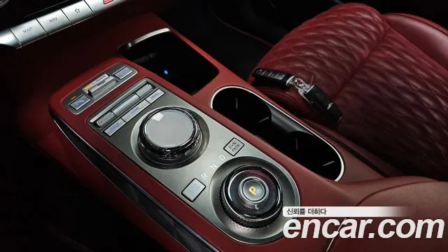 Genesis GV70 — Фото автомобиля 9