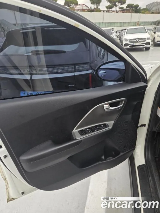 Kia Niro — Фото автомобиля 12