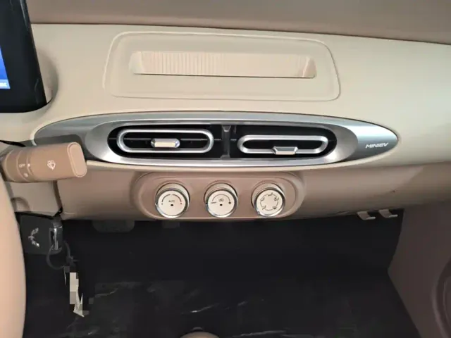Wuling Hongguang Mini EV — Фото автомобиля 12